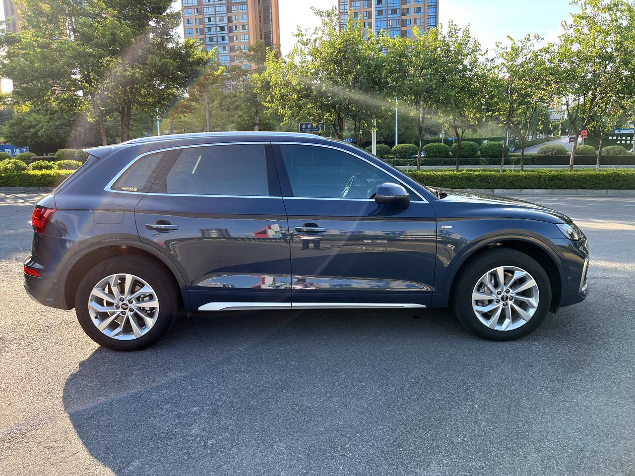 奥迪Q5L 没人买这个颜色吗？怎么感觉就我一个人买？远峰蓝