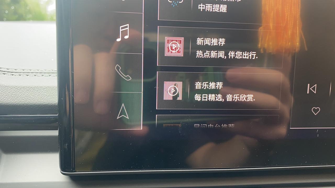 奥迪Q5L 问下各位大佬，电话和导航这两键变灰色了、按了没反应是怎么回事，之前是好的、老婆连了一下她的CarPlay、今