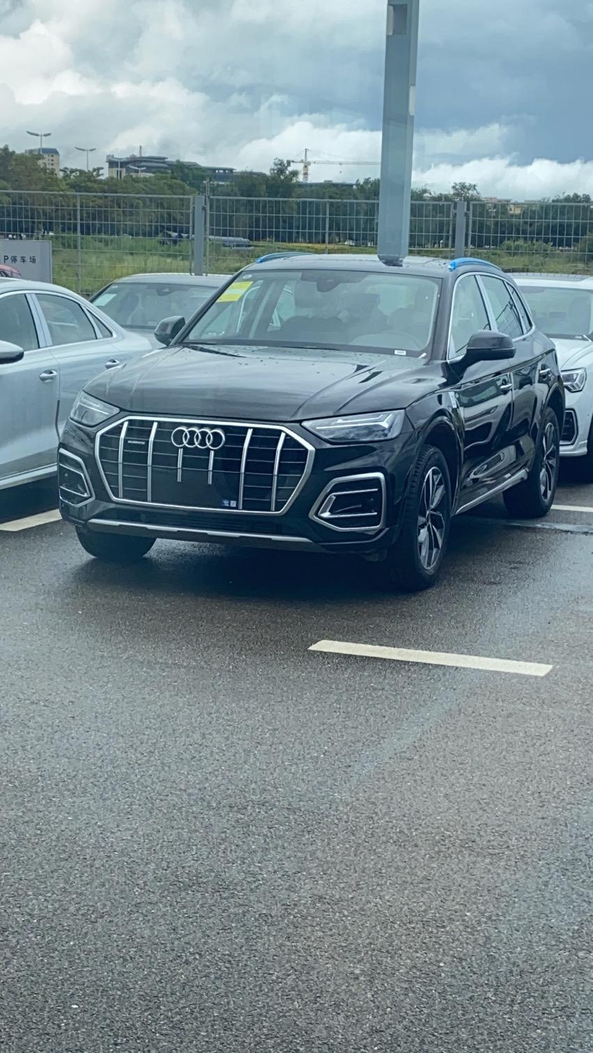 奥迪Q5L 现车，40豪华致雅，裸车33.8W，保险8500，加装360，车膜，脚垫，首任车主终身机油免费等9000，上