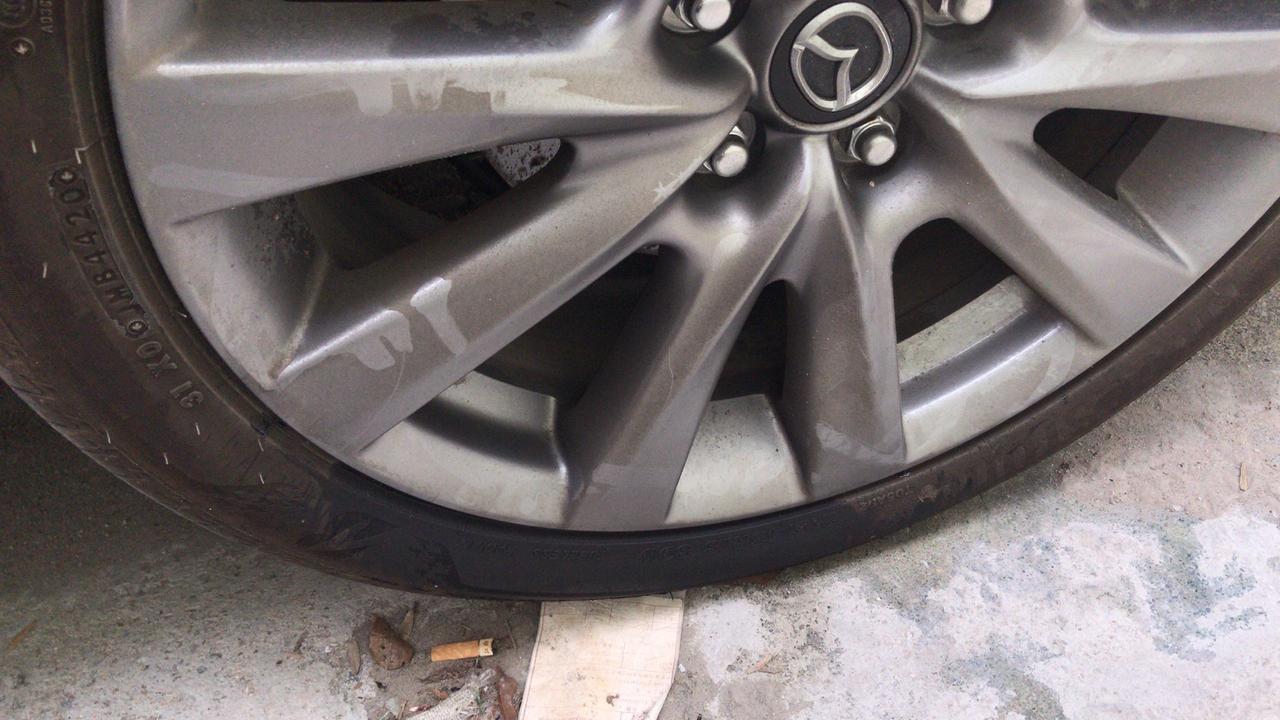 马自达3 昂克赛拉 车友们，你们的马三轮胎会漏油吗，