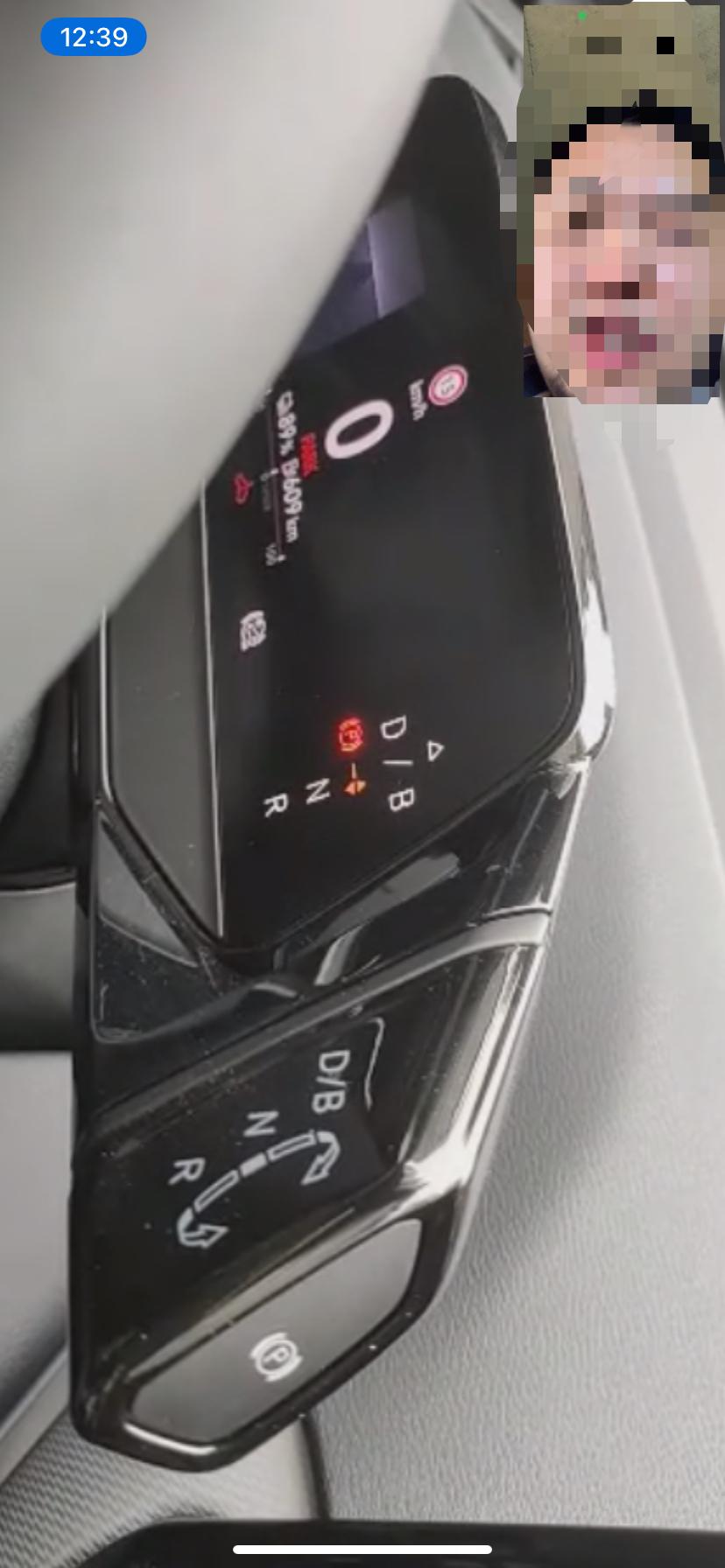 大众ID.4 CROZZ 上个月头刚提的新车，因为疫情小区被封住了出不了门只在停车场5km以下开 前两天还显示剩89%电