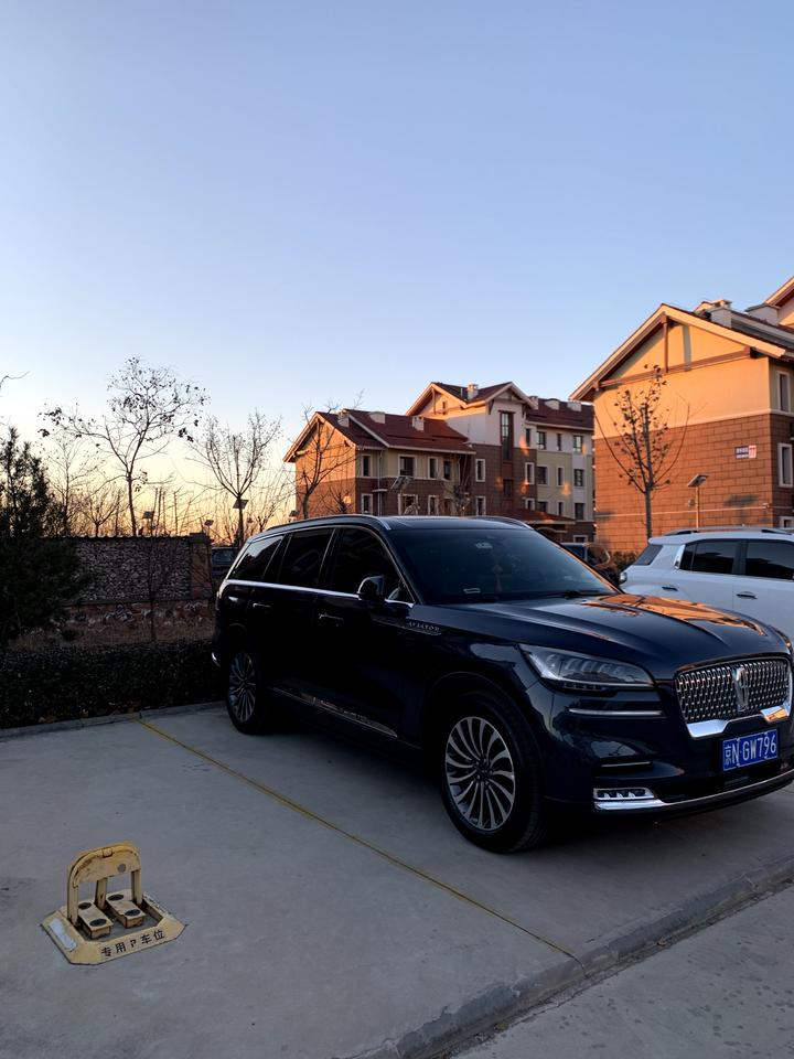 飞行家尊雅目前行驶6800公里，咨询销售可以在10000公里内做保养就可以了。感兴趣车友晒晒首保里程？！