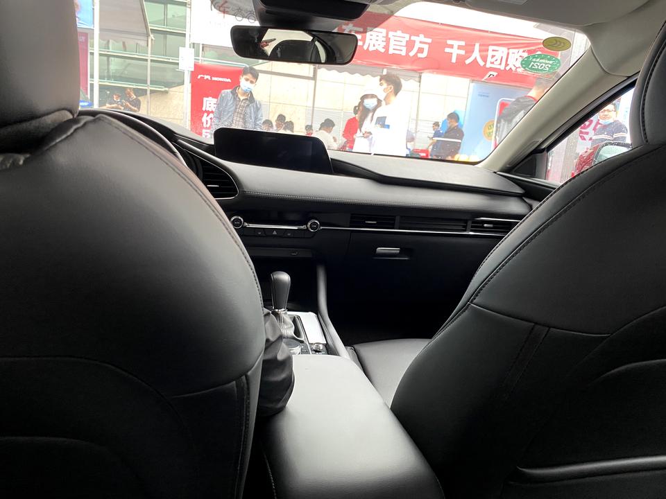 马自达3 昂克赛拉 21款质雅版➕明选➕灰色。贷款7w的话。15.5w可以落地吗？
