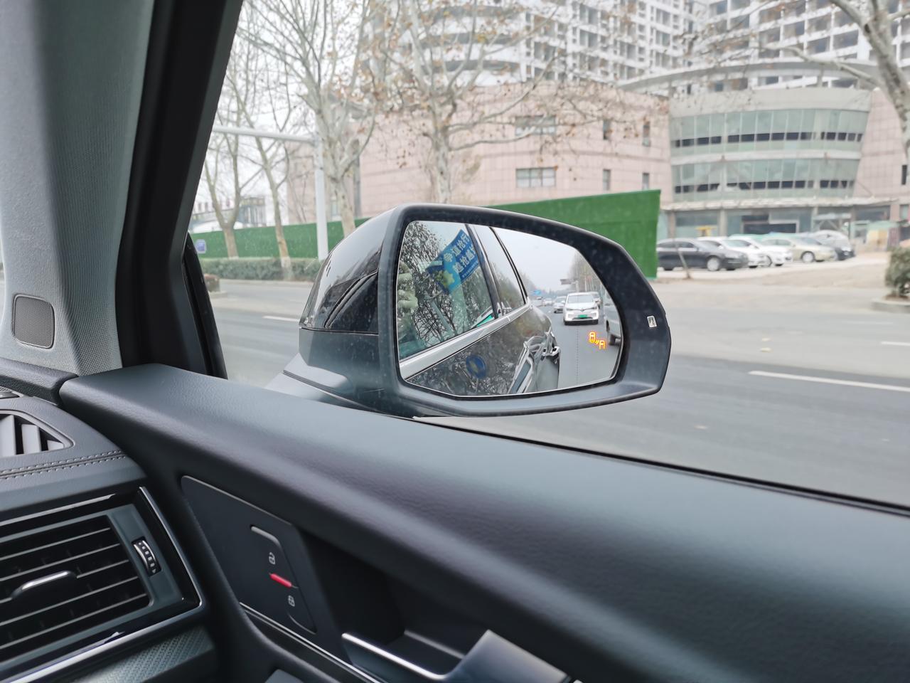 奥迪Q5L 这4S装的副厂360和副厂盲点监测是什么牌子的？提到的车，4S给装的副厂带记录仪功能360以及盲点监测，看起