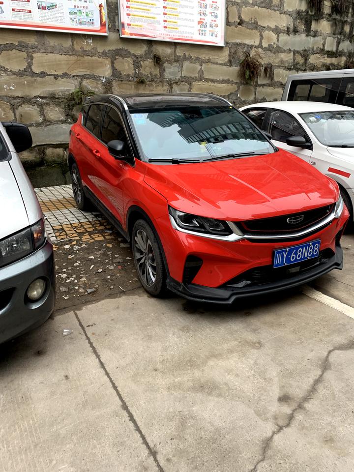 吉利缤越 去年5月份的车，到现在1万七公里， 还能值几个钱，顶配118800那款。