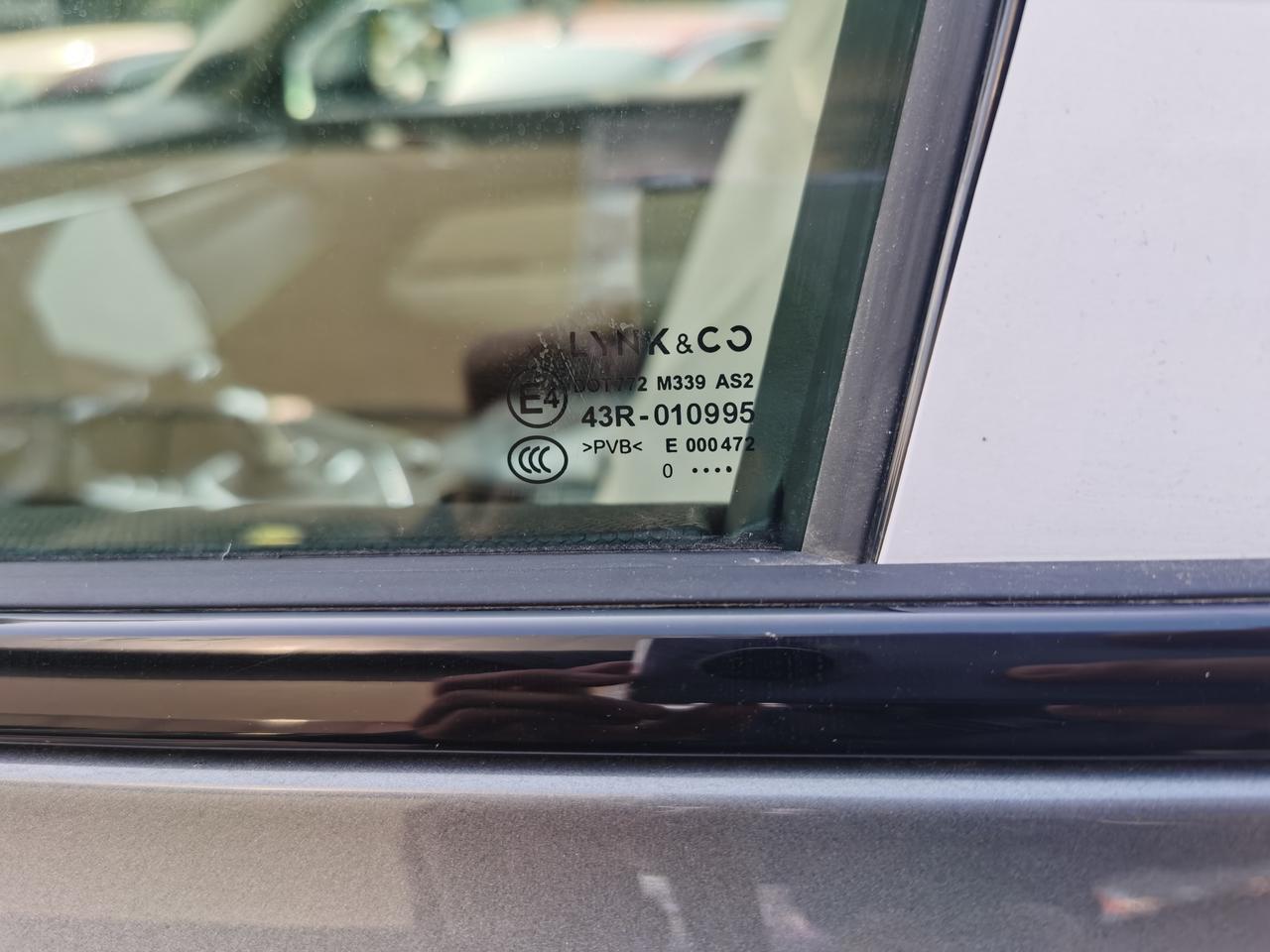 领克05这玻璃怎么看？是不是月份差得多？ 新车