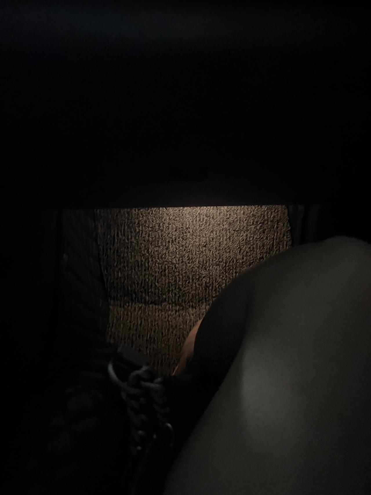 奔驰A级 问下脚窝灯是常亮吗，行驶中