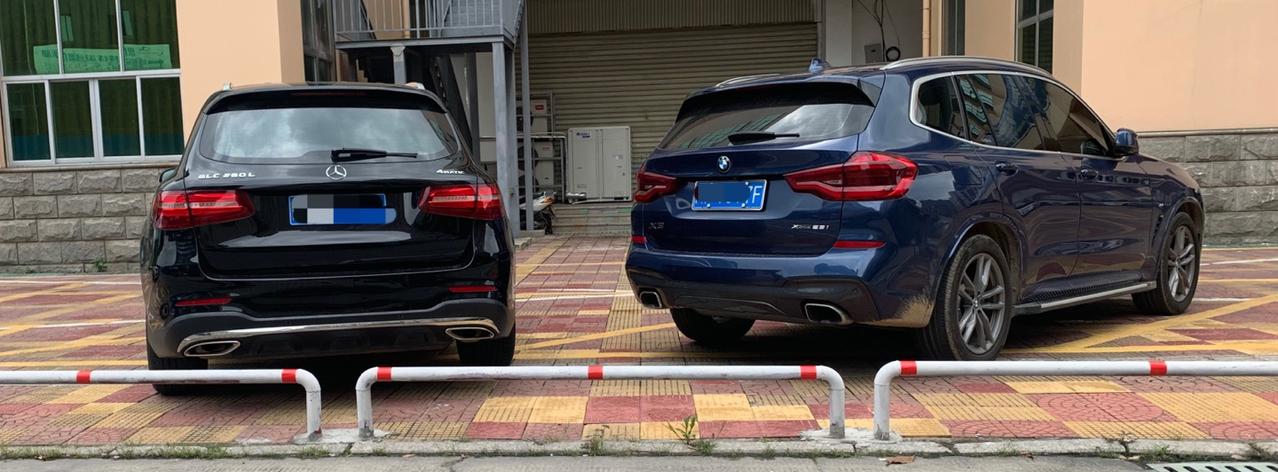 宝马X3 GLC 260L 跟X3 28i 同框。难得！