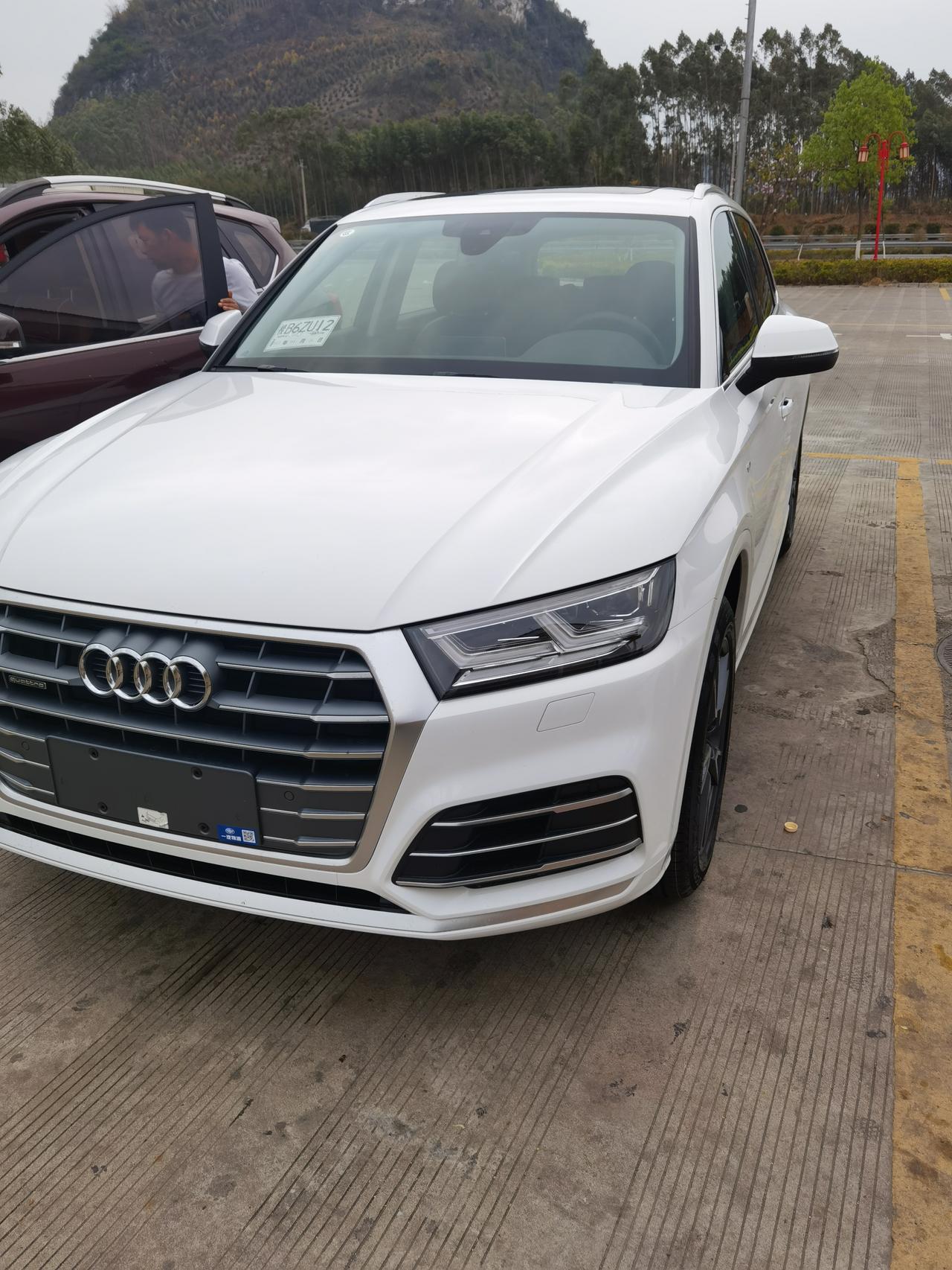 奥迪Q5L 华为mate40连接奥迪q5l  car life  车屏黑屏是什么情况？