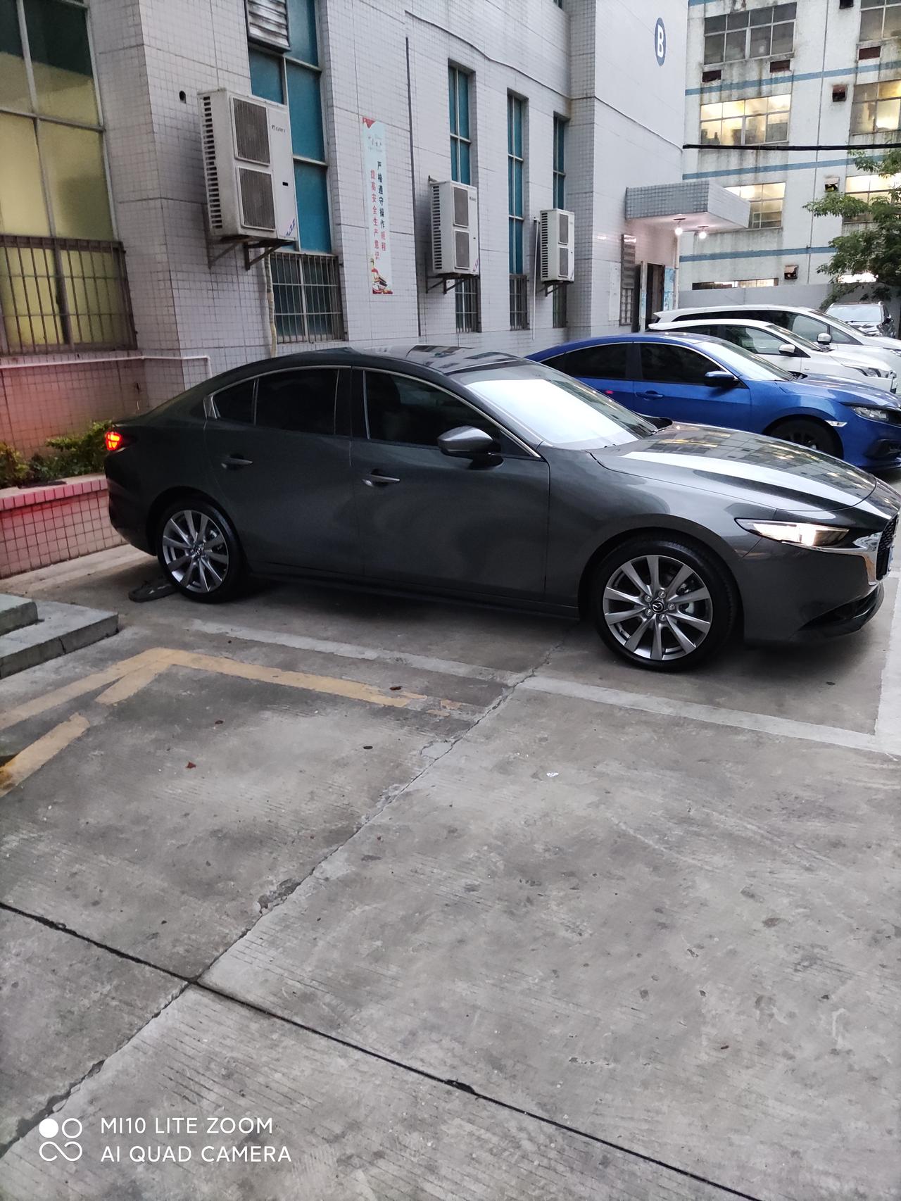 马自达3 昂克赛拉 我发现最近黑马三的越来越多了