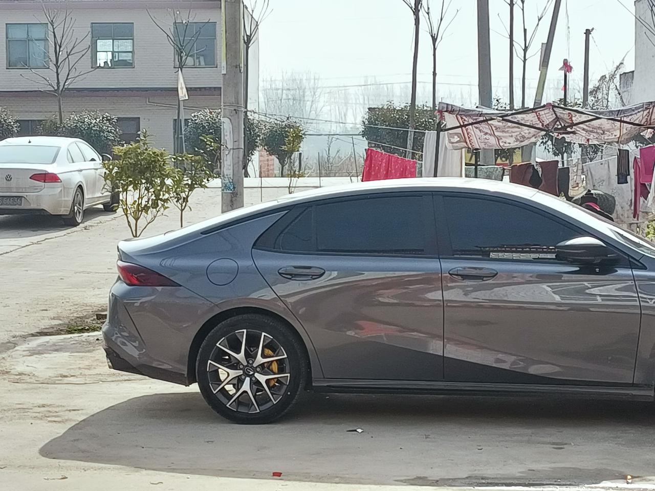 01年大三实习 人生第一辆车 我想问一下各位大神 我的车加满油表显续航554km 为什么车友圈的其他影豹加满油表显续航8