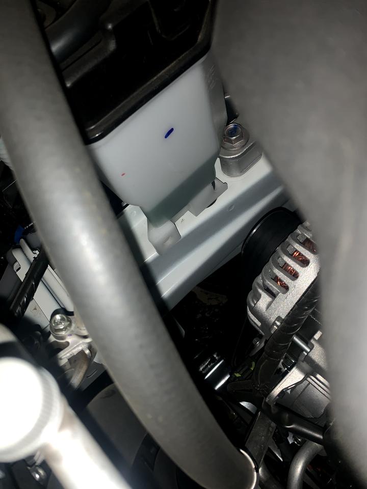 马自达3 昂克赛拉 这个冷却液是不是少了？11月份的车。还是新车都是这一点？