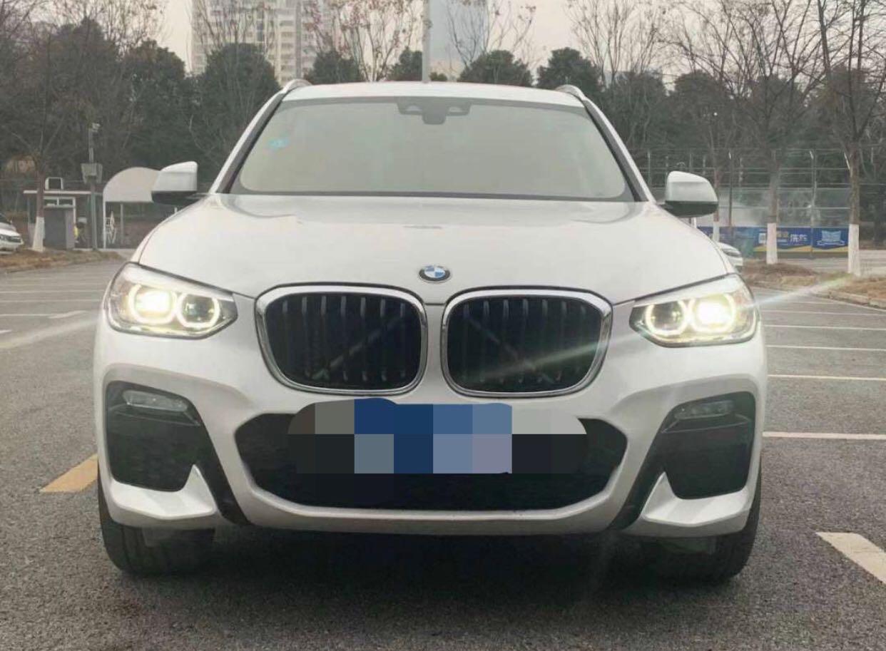 宝马X3 我现在开的18款的X3 25iM运动套装  三万多公里 没有出什么大事故就小刮小蹭   年底准备换个轿车 价格