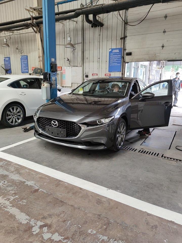 马自达3 昂克赛拉 车已到4S店，也验过车了，再过几天就要去提车了，激动心情按耐不住，问问各位老司机们提车和上牌有什么需