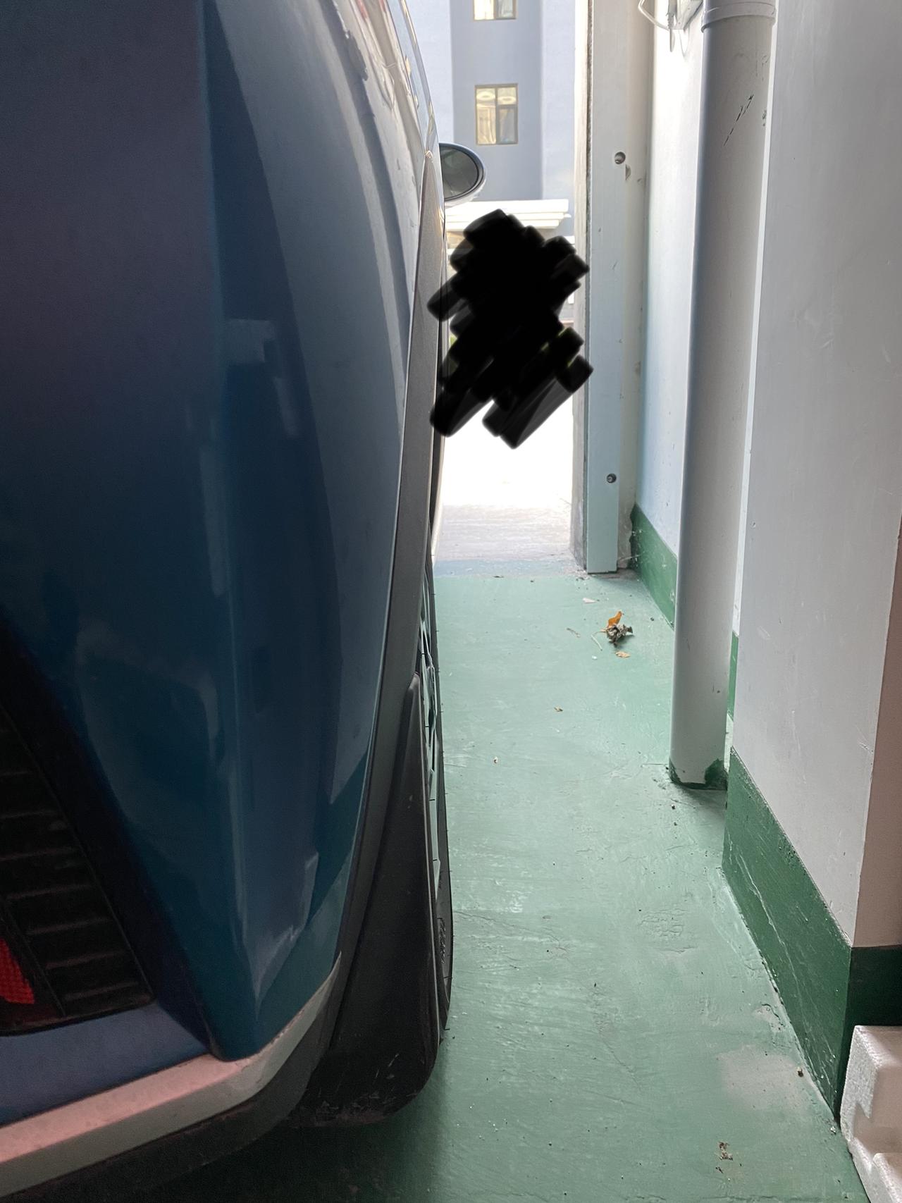 比亚迪海豚 装完挡泥板发现 后轮左右两侧露出车身后杠的距离不一样，安装挡泥板后发现一侧车轮露出挡泥板一侧没露出来，一开始