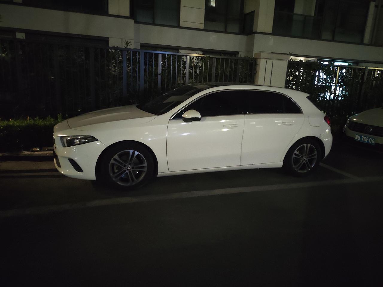 奔驰A级 副驾驶的一键升窗失灵了，但是从主驾驶可以一键升副驾驶的窗户，大哥们这种是什么情况