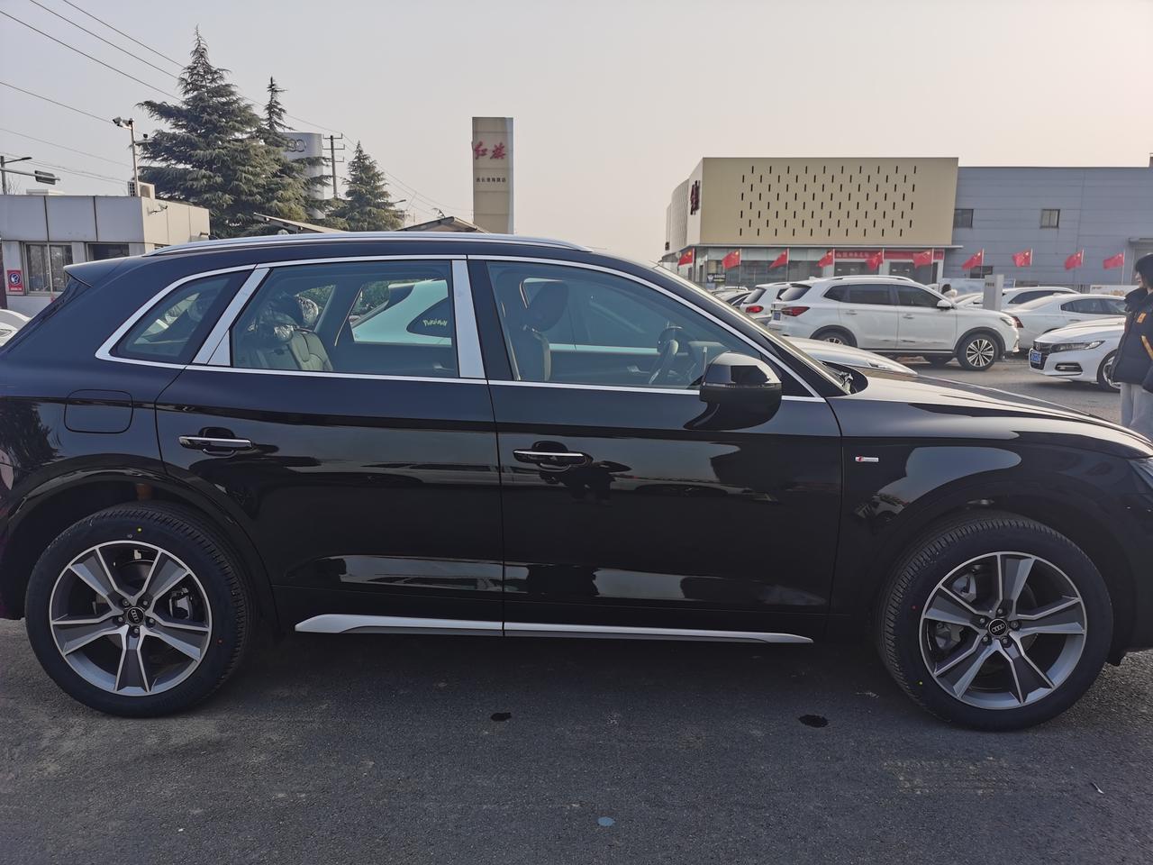 奥迪Q5L 昨天刚提了车，有没有必要贴车衣啊