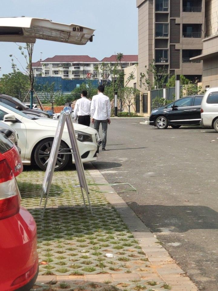 奔驰A级 想问一下这个前脸是奔驰a还是奔驰c啊，路上看见的好好看！