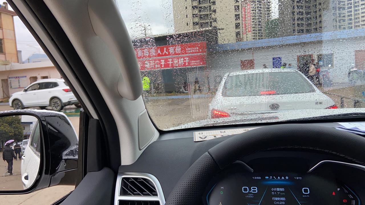 哈弗H9 哥哥们，22款H9提车一个星期了，怎么车机就几个APP，也找不到地方下，问销售销售说不能下载，就抖音，爱奇艺、