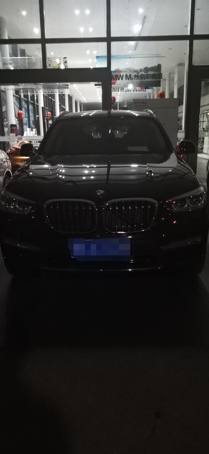 宝马X3 19年9月买的X3 28i豪华版选装舒适套件，准洗车，基本停在地库很少开，实表里程四千公里不到，车友们觉得现在