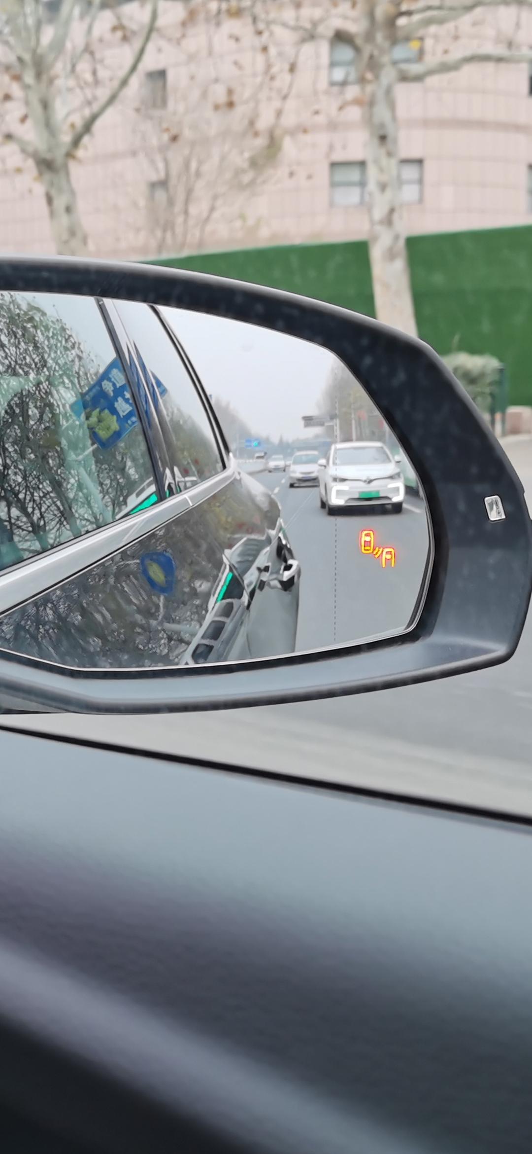 奥迪Q5L 这4S装的副厂360和副厂盲点监测是什么牌子的？提到的车，4S给装的副厂带记录仪功能360以及盲点监测，看起