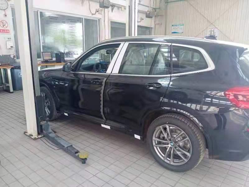 宝马X3 订车了  25M运动   江苏订车裸车355000，购置税31000保险7500，没有其他费用，价格贵吗