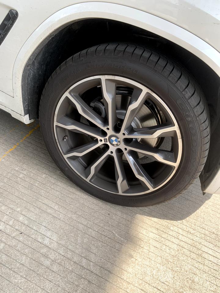 宝马X3 请问这是什么胎