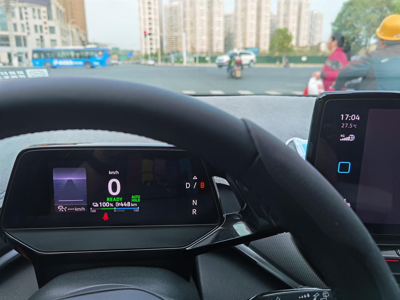 大众ID.4 CROZZ 大众宣称的是长续航550KM，冬季已经过去，减少里程的理由或者借口没了，为什么这么热的天气，续