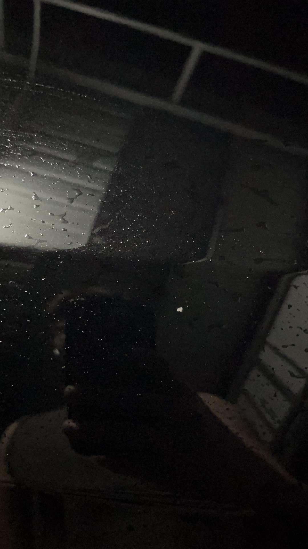凯迪拉克CT4 烦人，上次停车被挂了之后又来。估计是高速被石头崩的，直接看见钢板了，心痛呀。有知道怎么处理的嘛？