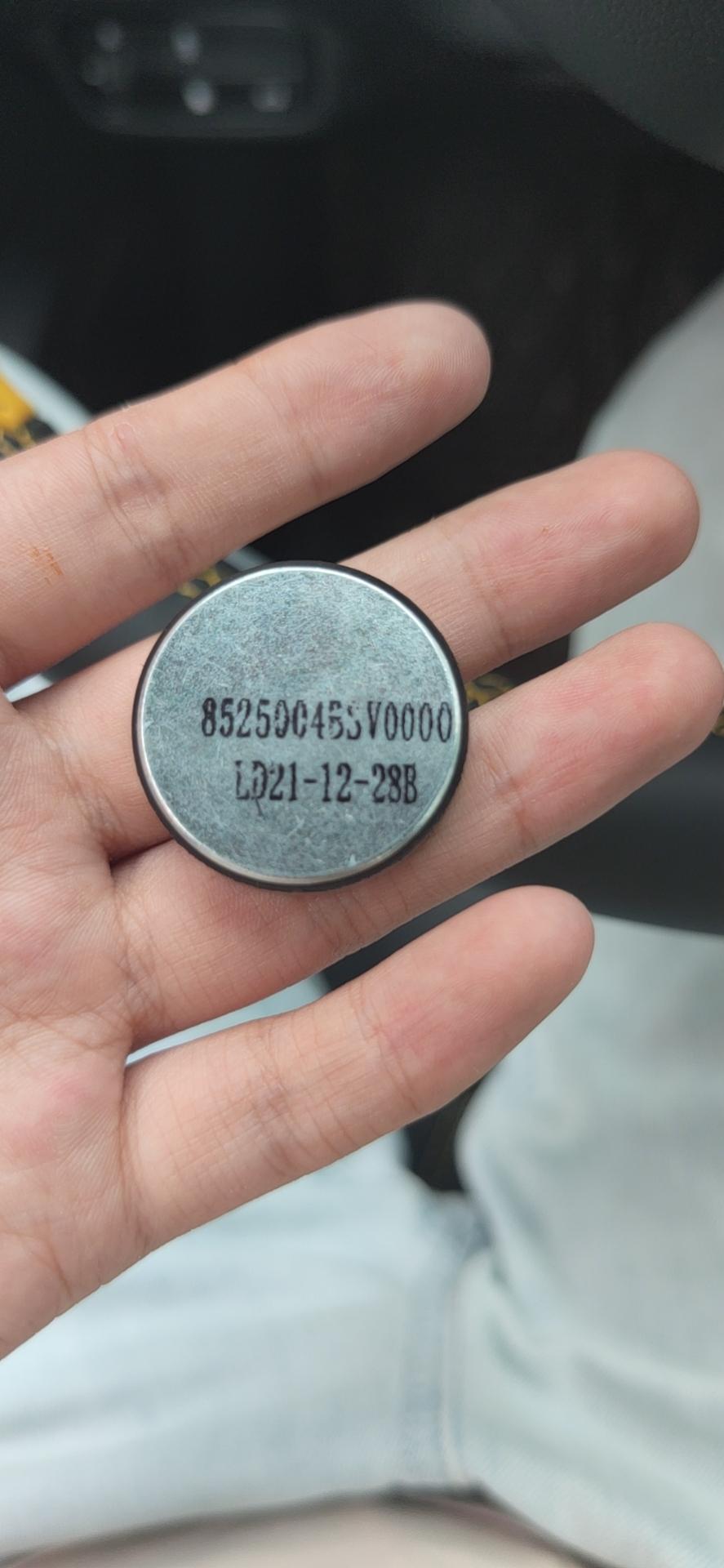 广汽传祺影豹 在主驾脚垫上突然发现这个。有没有懂行的兄弟知道这是个啥吗