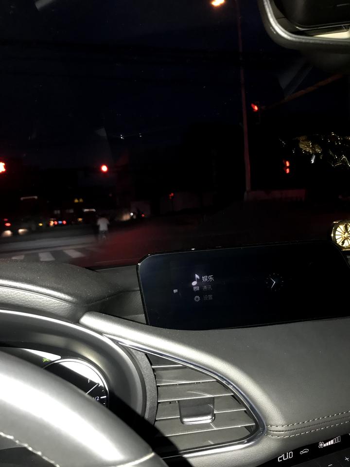 马自达3 昂克赛拉 现在开空调 前面玻璃有水汽 怎么解决