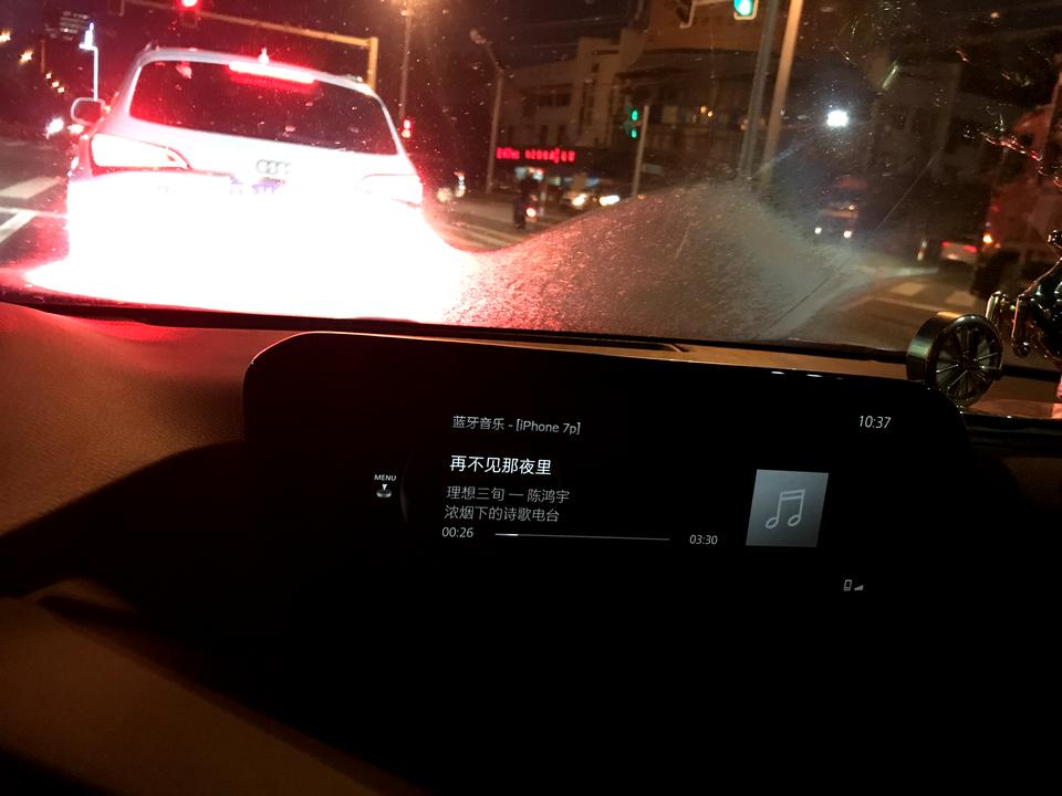 马自达3 昂克赛拉 现在开空调 前面玻璃有水汽 怎么解决