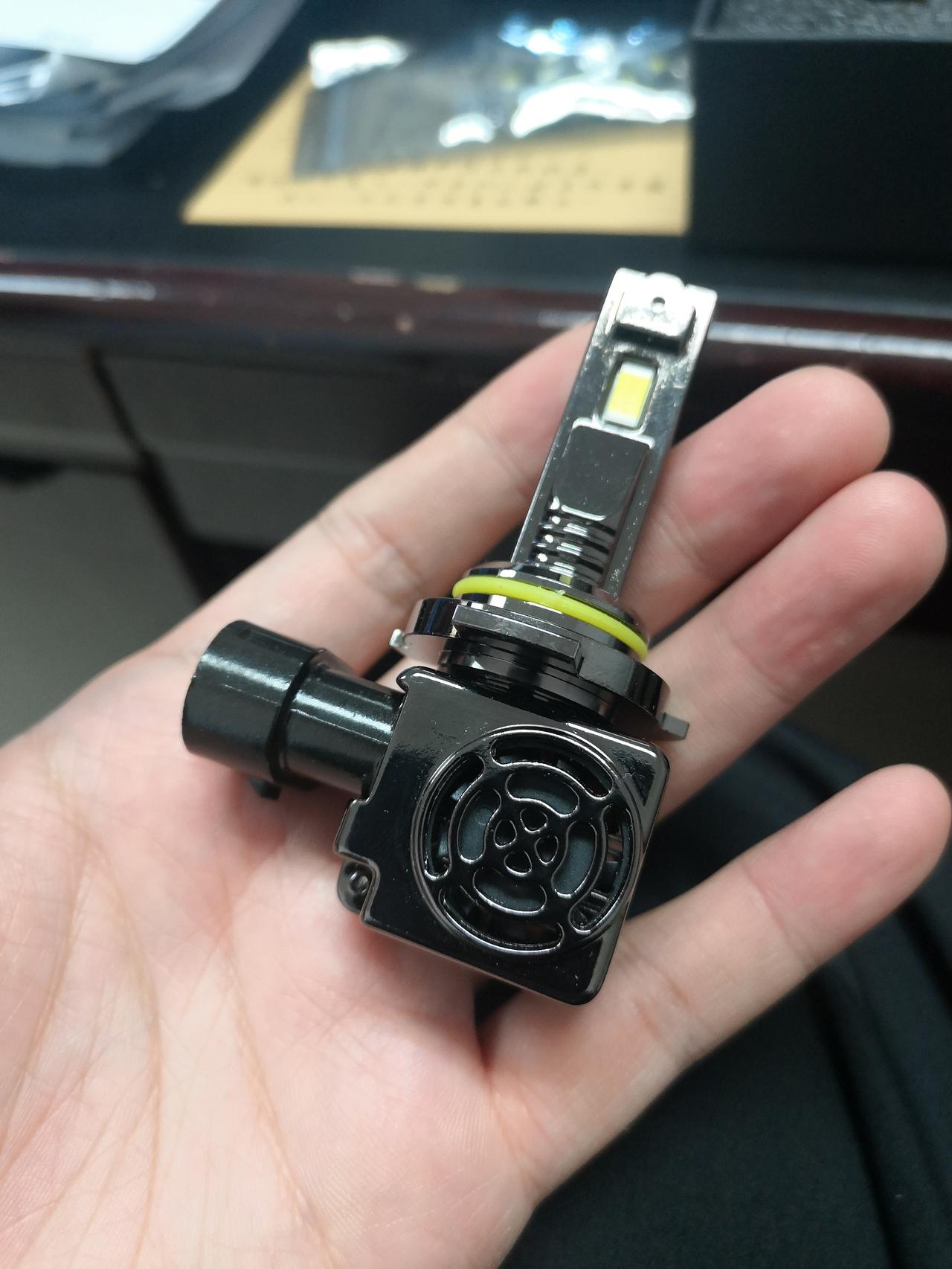 丰田C-HR 兄弟们有换LED等的么 商家说运行温度是80℃ 咱们原车的卤素灯运行温度是多少？按这个会不会影响电路？大灯
