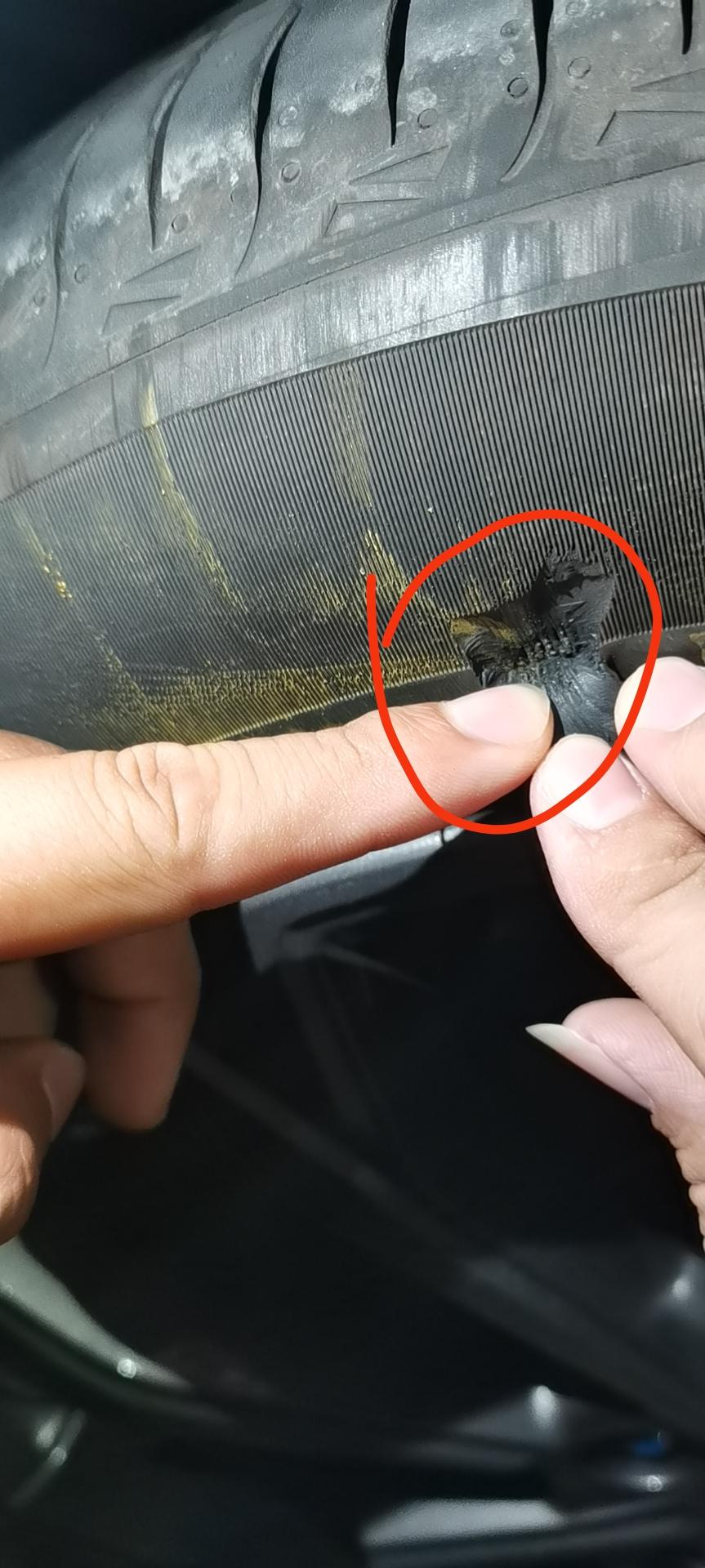 吉利豪越 轮胎刮成这样能补吗？补后跑高速有风险吗？