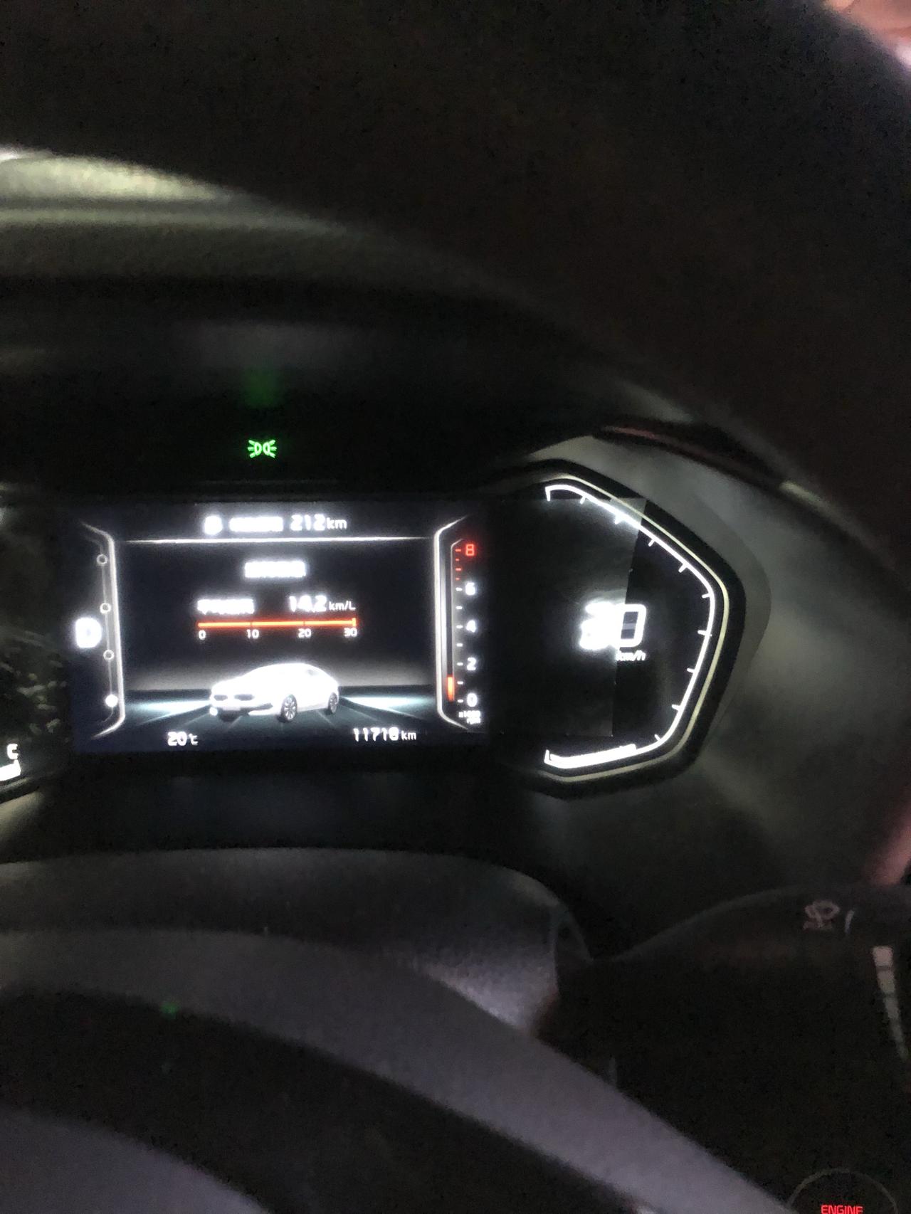 起亚K3 为什么没有踩油门瞬间油耗到顶？踩油门的时候又正常