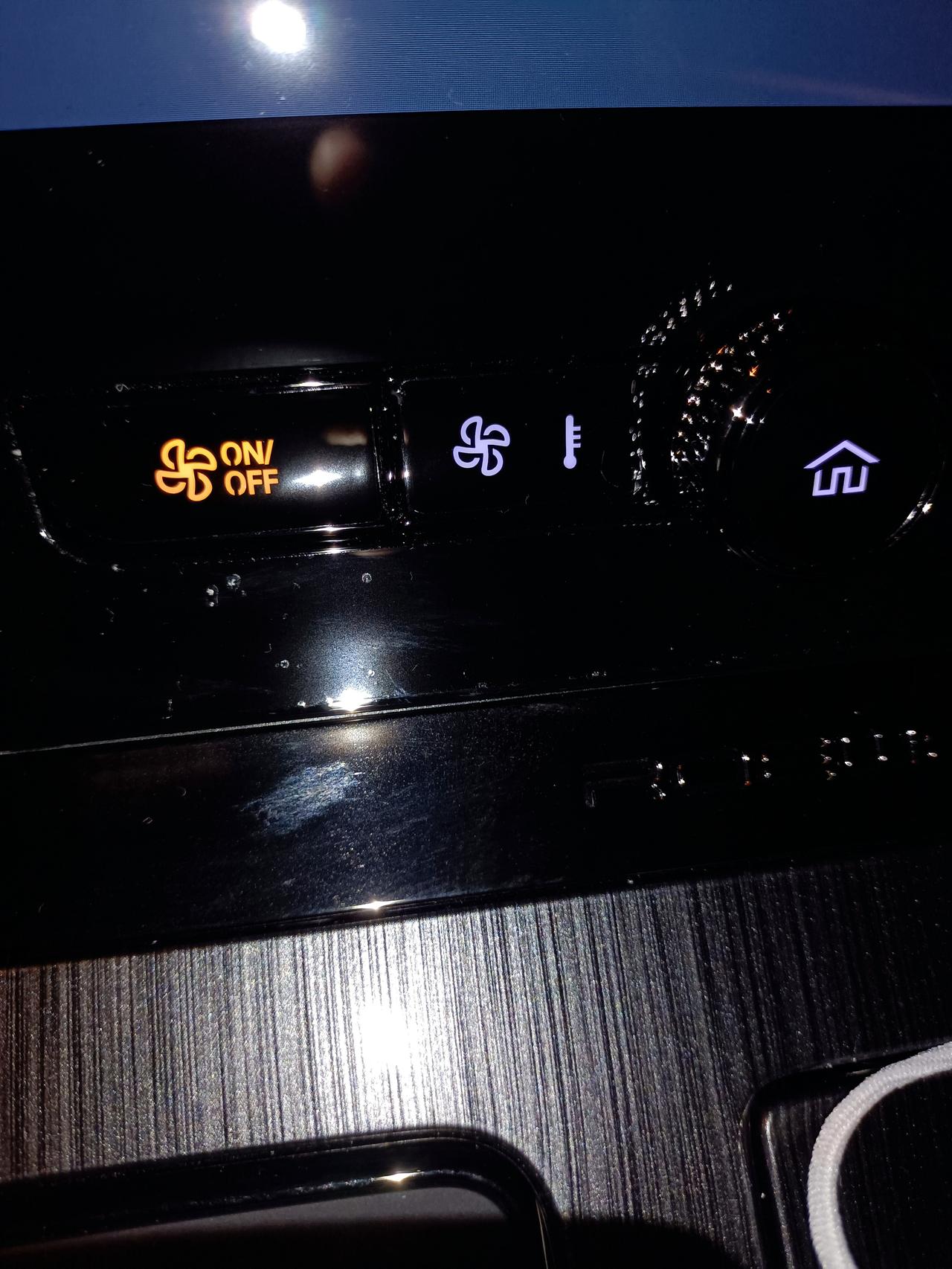 荣威RX5 请问一下这个不亮光的是什么用的