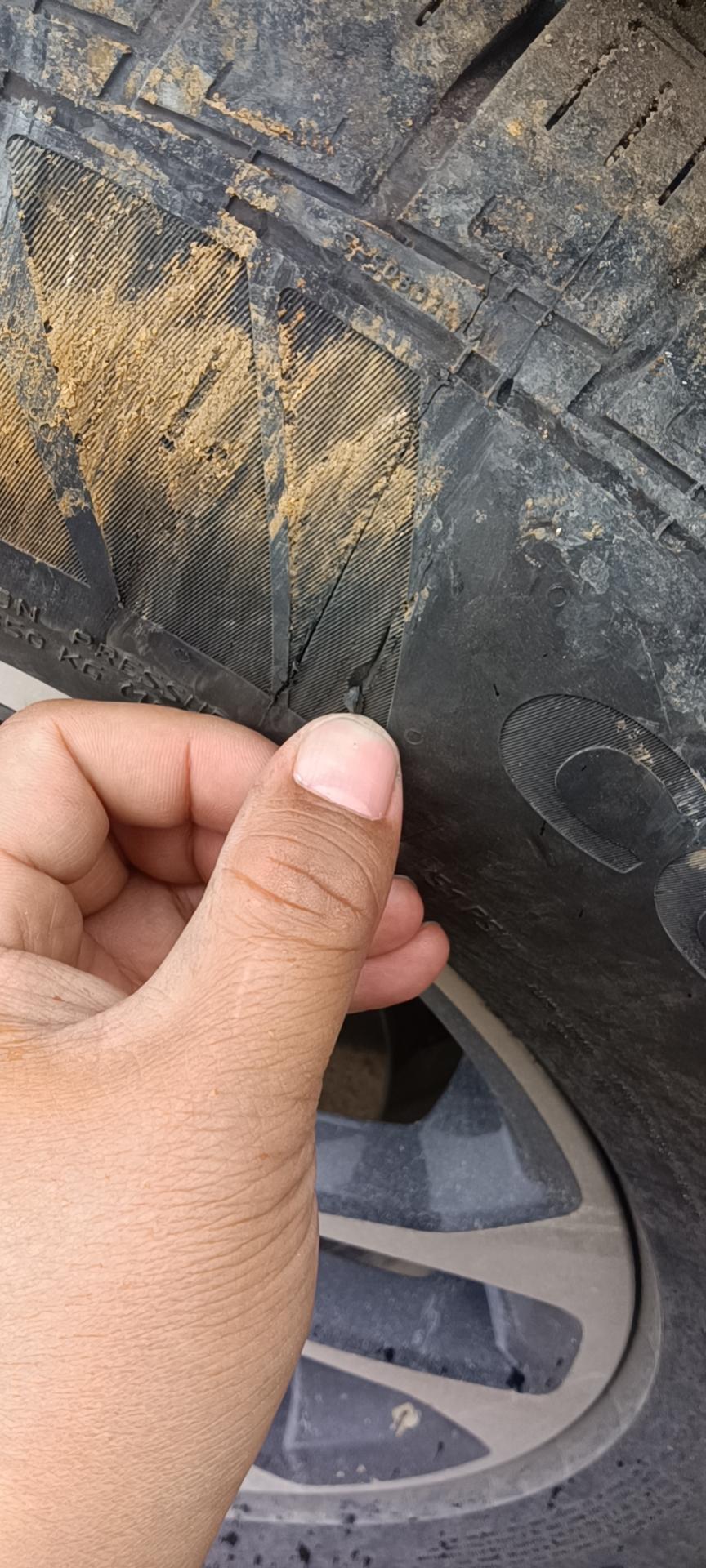 福特锐际 今天走烂吕把轮胎刮了，各位车友们看看用不用更换