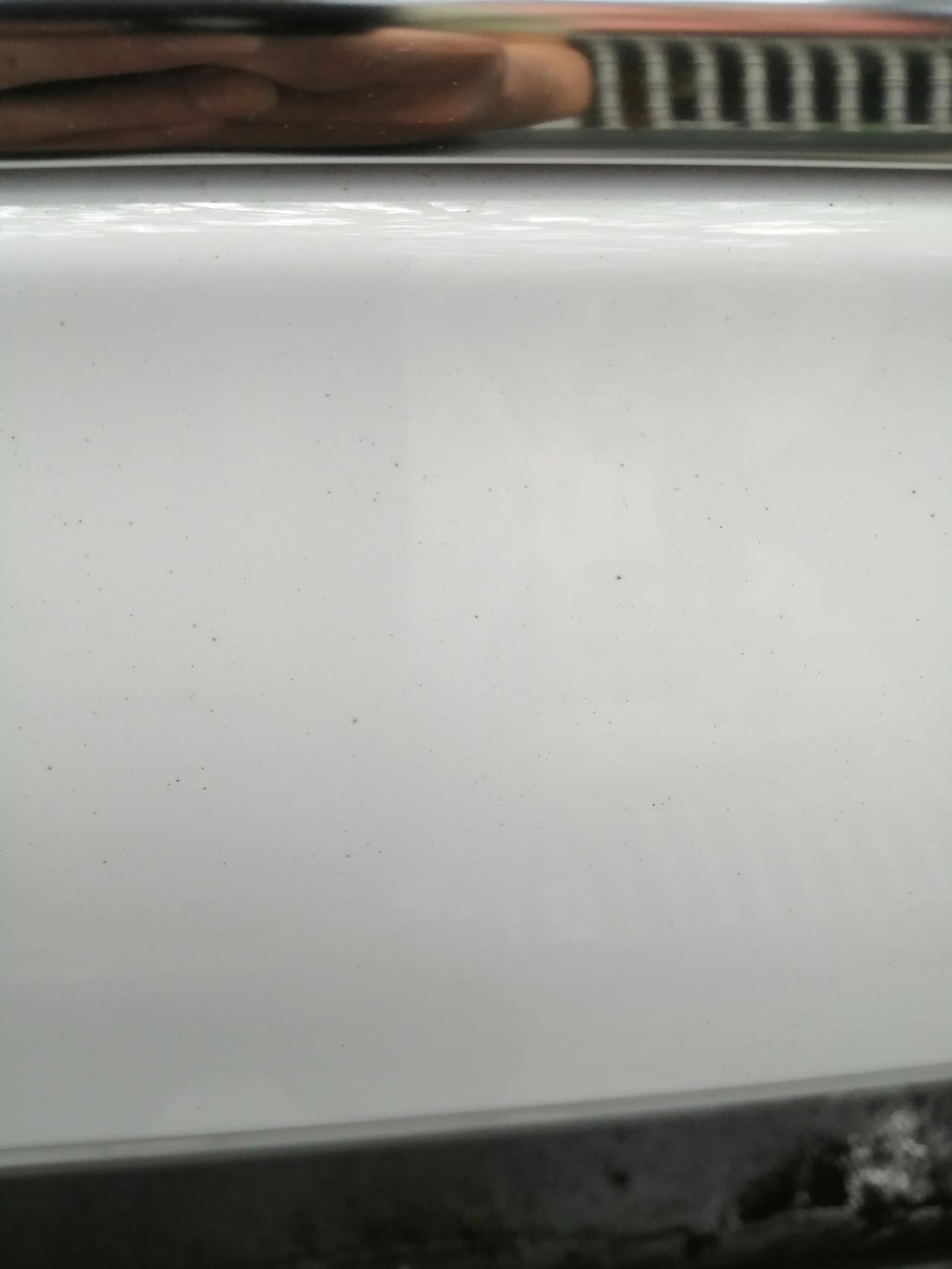 朋友们买啦一个多月   出现绣点全车都有     像这样怎么处理   还有是什么原因造成的     谢谢    荣威RX