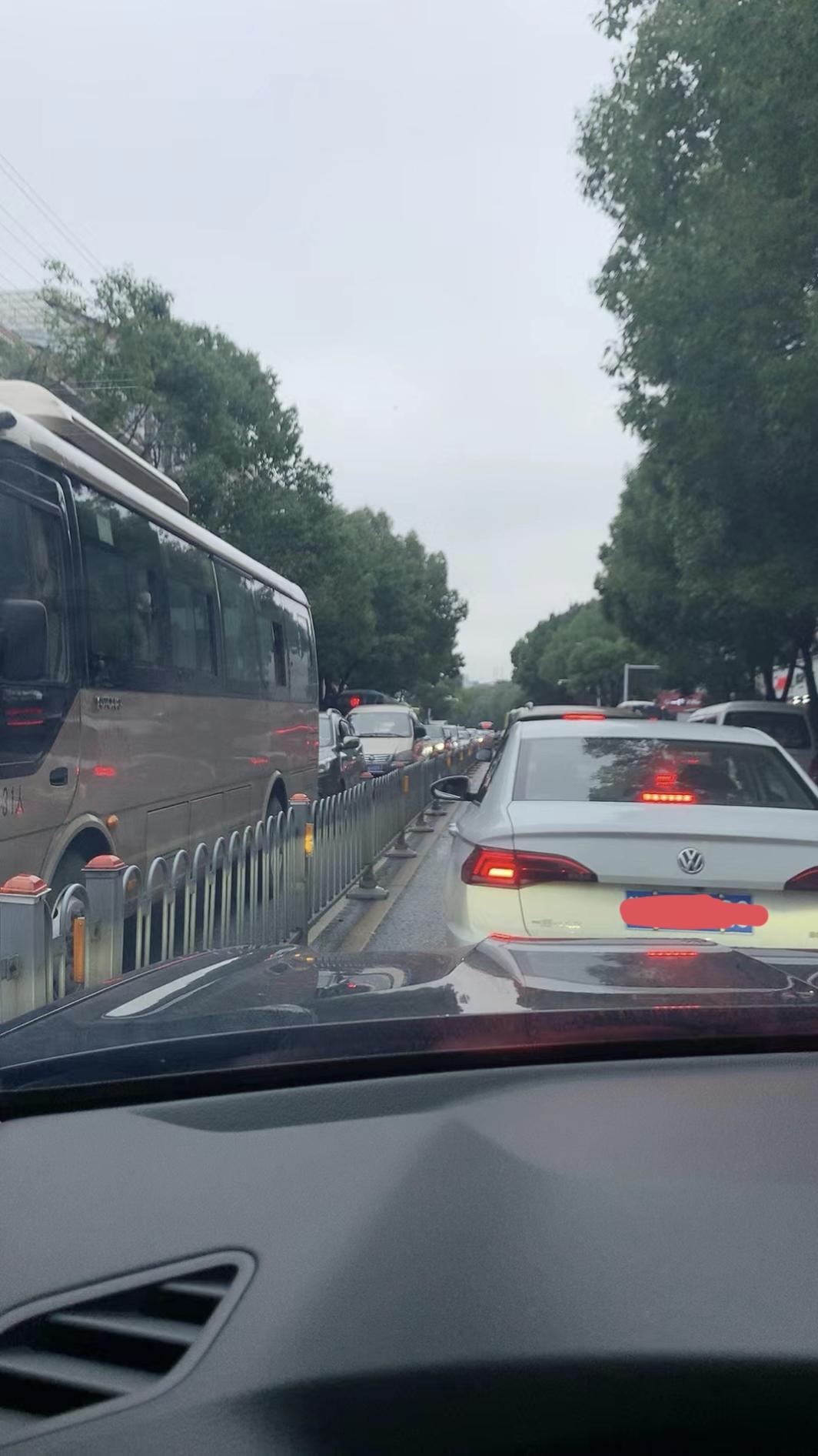 荣威RX5 两张图，看你们能不能猜到这个什么车