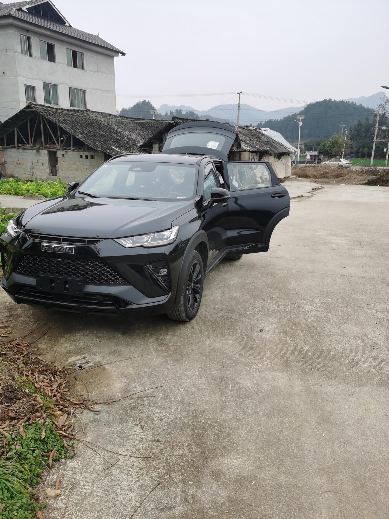 哈弗H6S 去郊区越野  就是有时候下陡坡车速比较快，不知道为什么，抖一下的时候，突然，双闪的抖出来了，闪了一下  还有