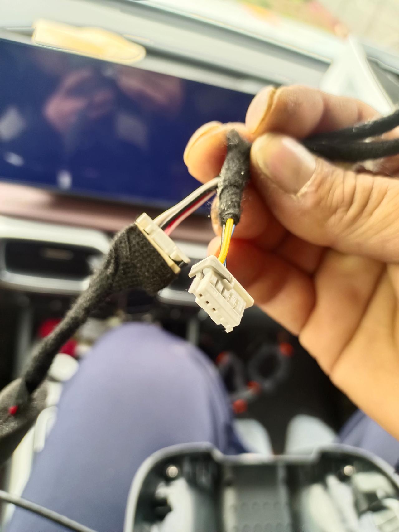 吉利豪越 阅读里记录仪的预留线怎么有两个,还一个干嘛的 吉利豪越 阅读里记录仪的预留线怎么有两个,还一个干嘛的