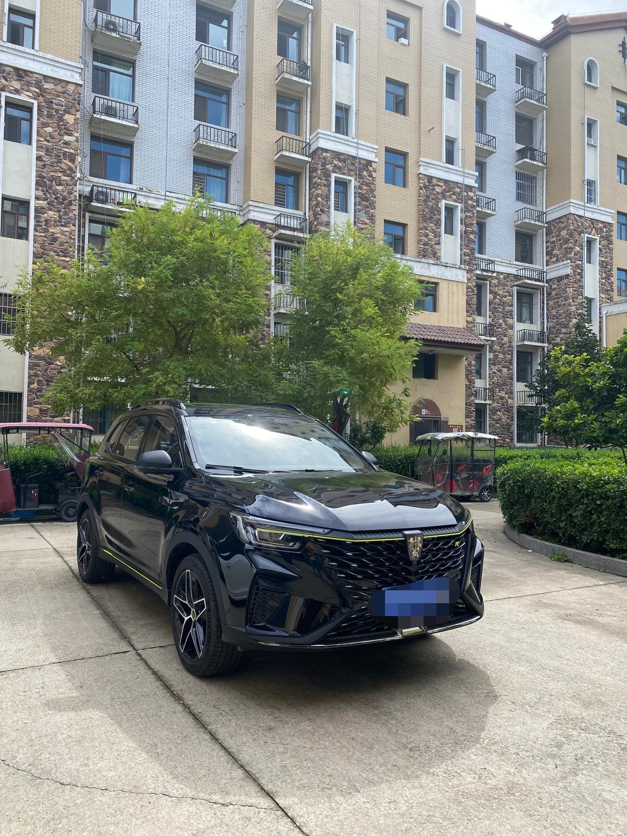 荣威RX5 为什么满载四个成年人路上有起伏就感觉车的减震都碰到极限了，会有咚咚的声响，这车的减震真的短了这么多么，试驾就