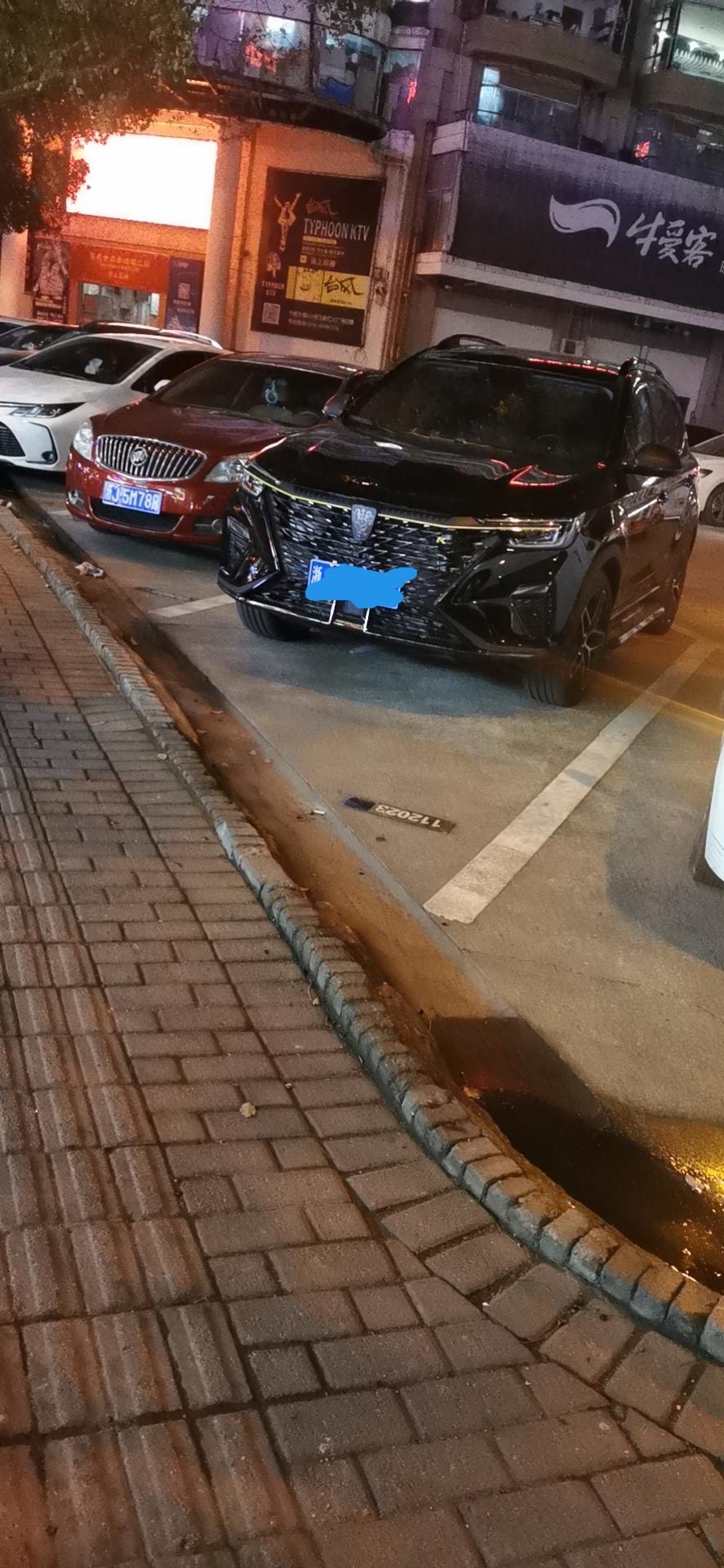 荣威RX5 亲们，请问首保需要做哪些项目，在app上预约吗