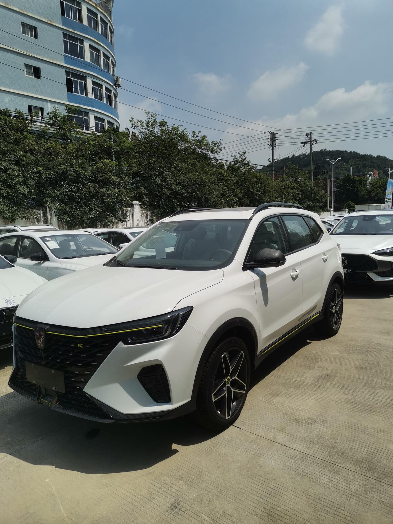 荣威RX5 哪有兄弟有福建的车友群，帮忙拉下，车牌今日已选，本周五前提车