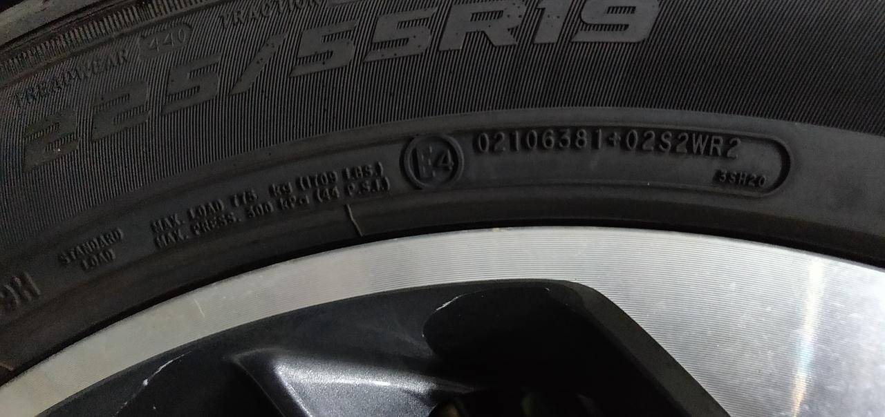 星途追风 19款星睿  配的是啥轮胎啊  晚上看了车  拍照又拍的不清楚  试车的时候感觉胎噪有点大  已经定了车  下