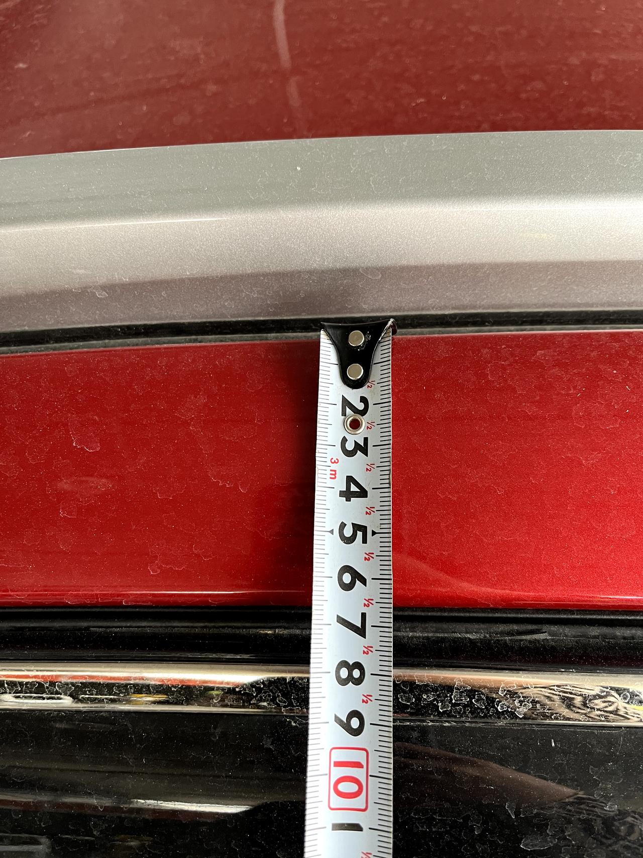 丰田YARiS L 致炫 到底有没人给致炫X装上了行李架？找不到一个能用的行李架。那些虎爪的问了好多家都说位置不够，原厂