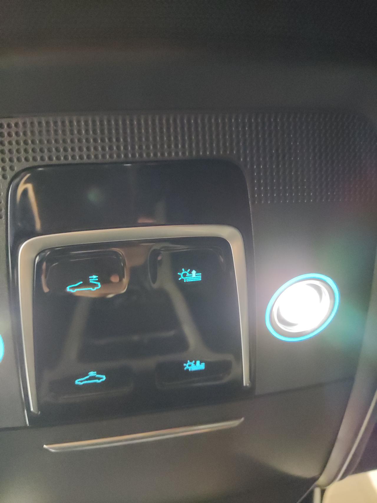 比亚迪宋PLUS DM-i 问一下大家，宋plus dmi 110km4G版的i-call与e-call按键在哪里？我看