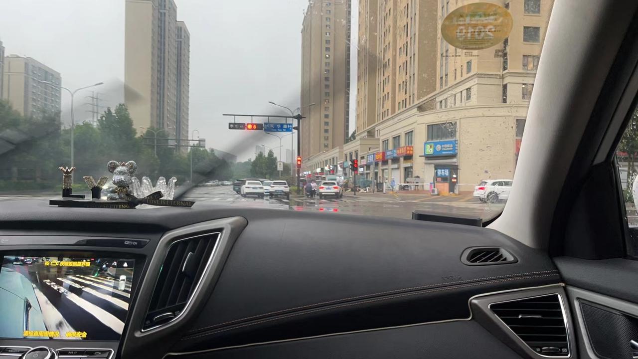 这是啥车，我开迈腾 输了吗