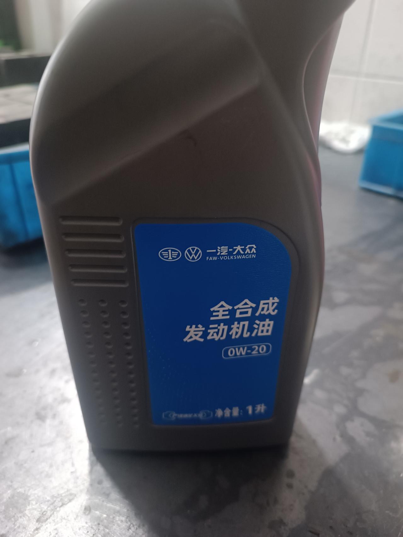 大众迈腾 全合成不是一年一换么，为什么4s店说5000公里或者半年保养一次，还说这个实际上不是全合成的，是半合成的