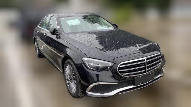 奔驰E级 2022款e300L豪华版的带不带自动驾驶智能辅助功能？请指教
